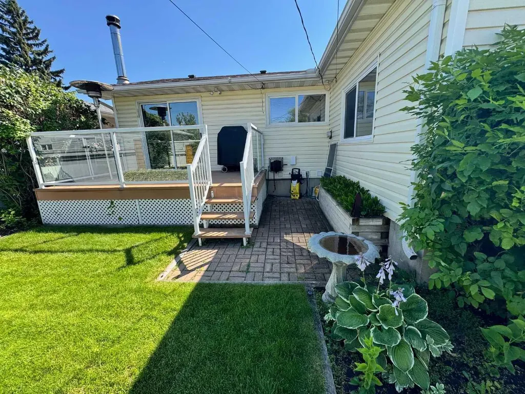 7427 25 Street SE Calgary AB T2C 1A3