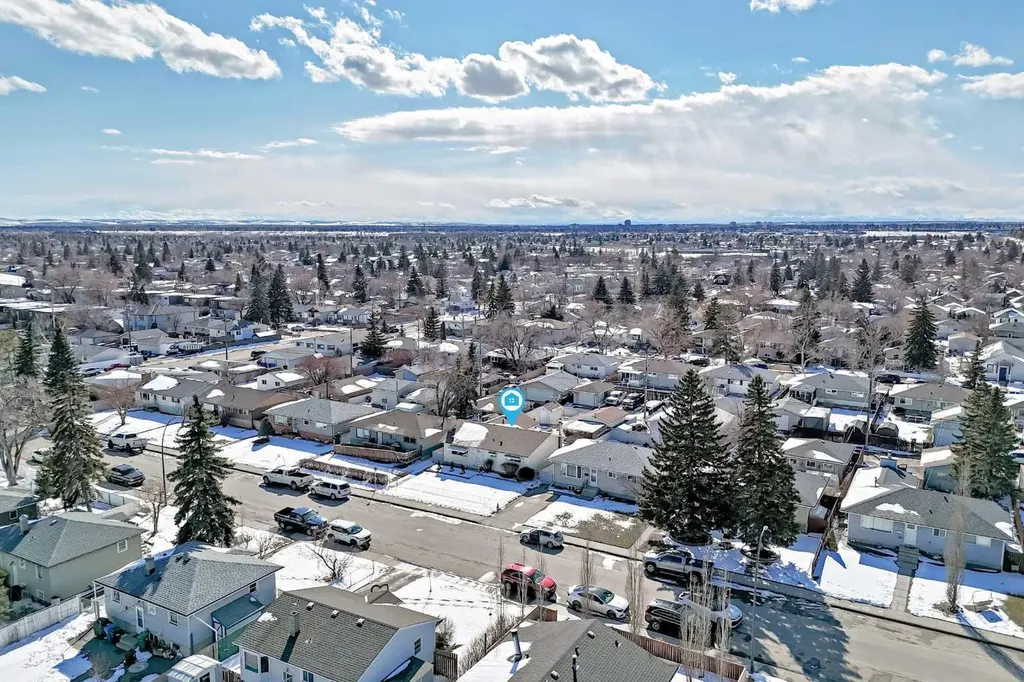 7427 25 Street SE Calgary AB T2C 1A3