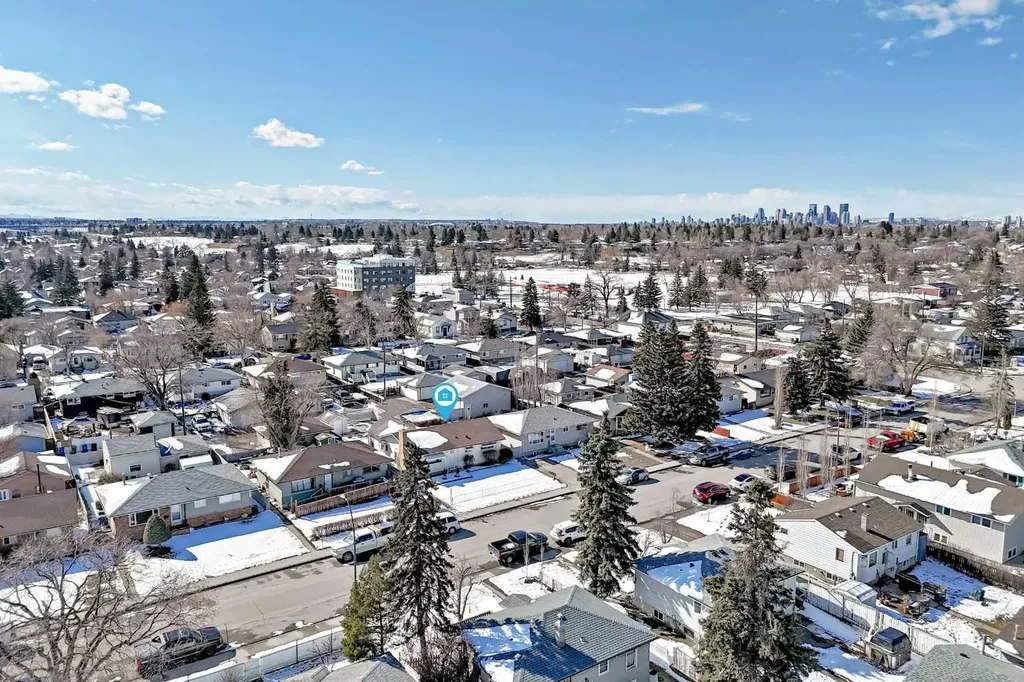 7427 25 Street SE Calgary AB T2C 1A3