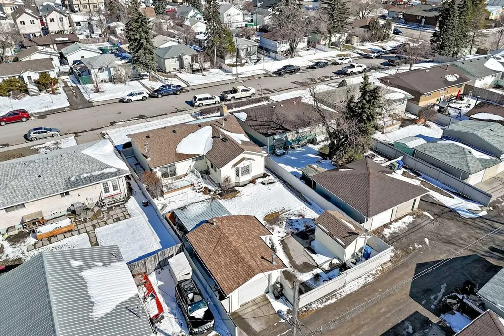 7427 25 Street SE Calgary AB T2C 1A3