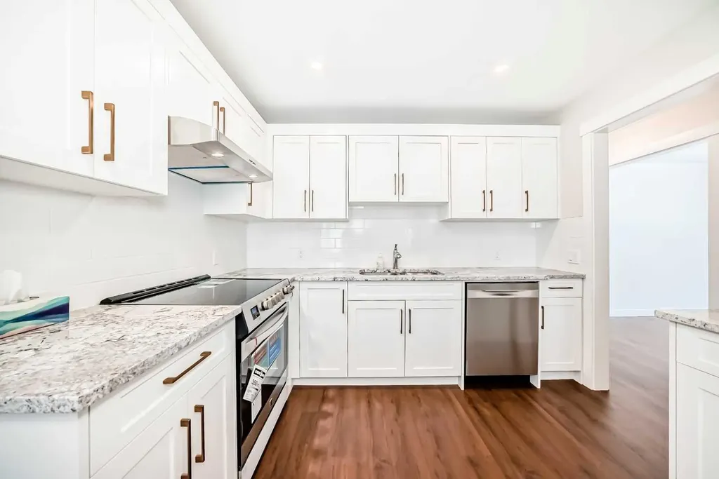 7427 25 Street SE Calgary AB T2C 1A3