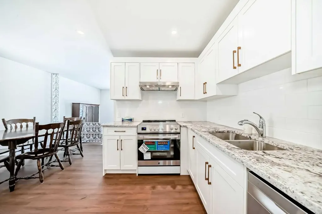7427 25 Street SE Calgary AB T2C 1A3