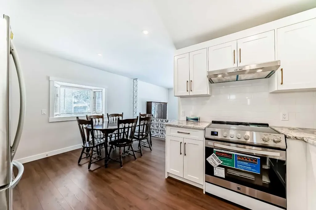 7427 25 Street SE Calgary AB T2C 1A3