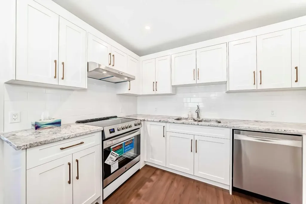 7427 25 Street SE Calgary AB T2C 1A3