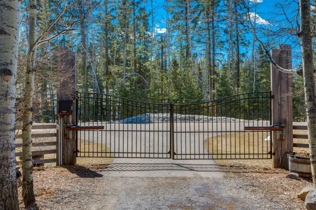 20 Mountain View Park Bragg Creek AB T0L 0K0