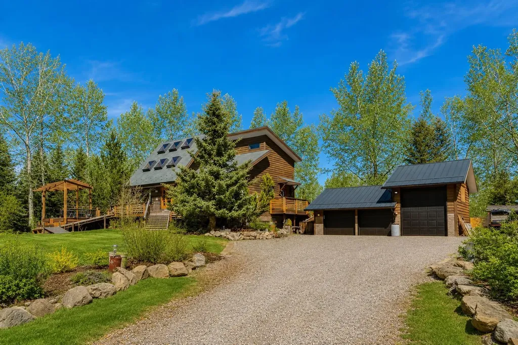 20 Mountain View Park Bragg Creek AB T0L 0K0