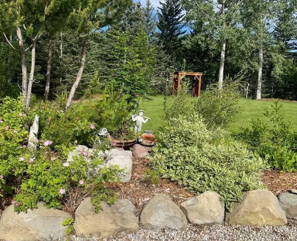 20 Mountain View Park Bragg Creek AB T0L 0K0