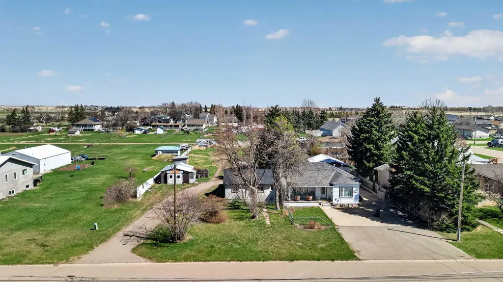 331 N 200 E Raymond AB T0K 2S0