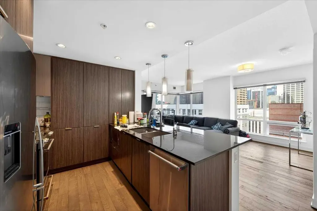 930 6 Avenue SW Calgary AB T2P 1J3