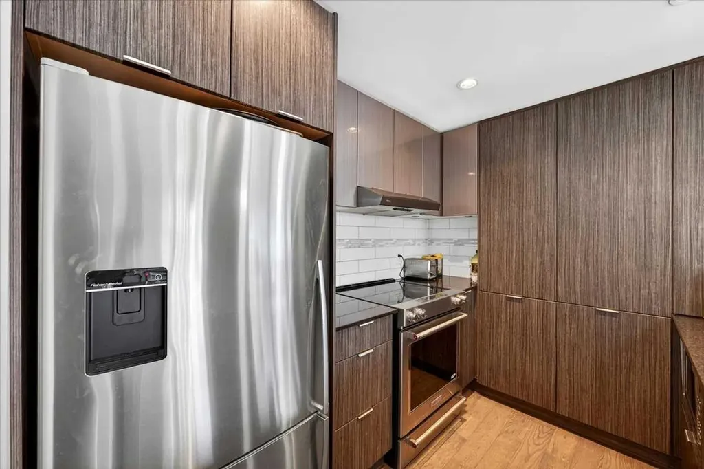 930 6 Avenue SW Calgary AB T2P 1J3