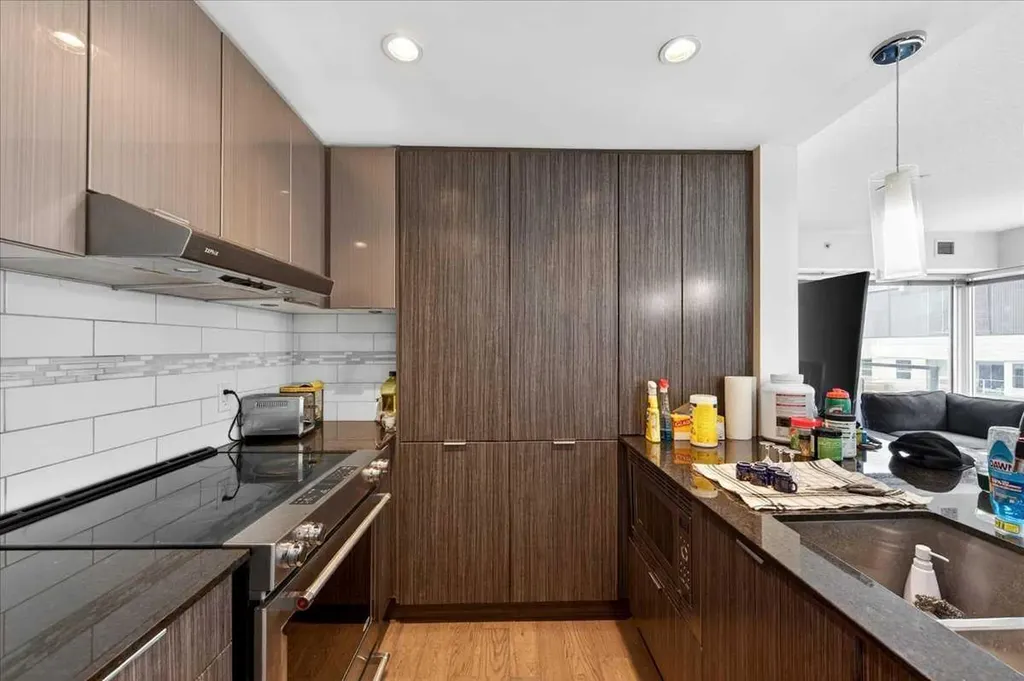 930 6 Avenue SW Calgary AB T2P 1J3