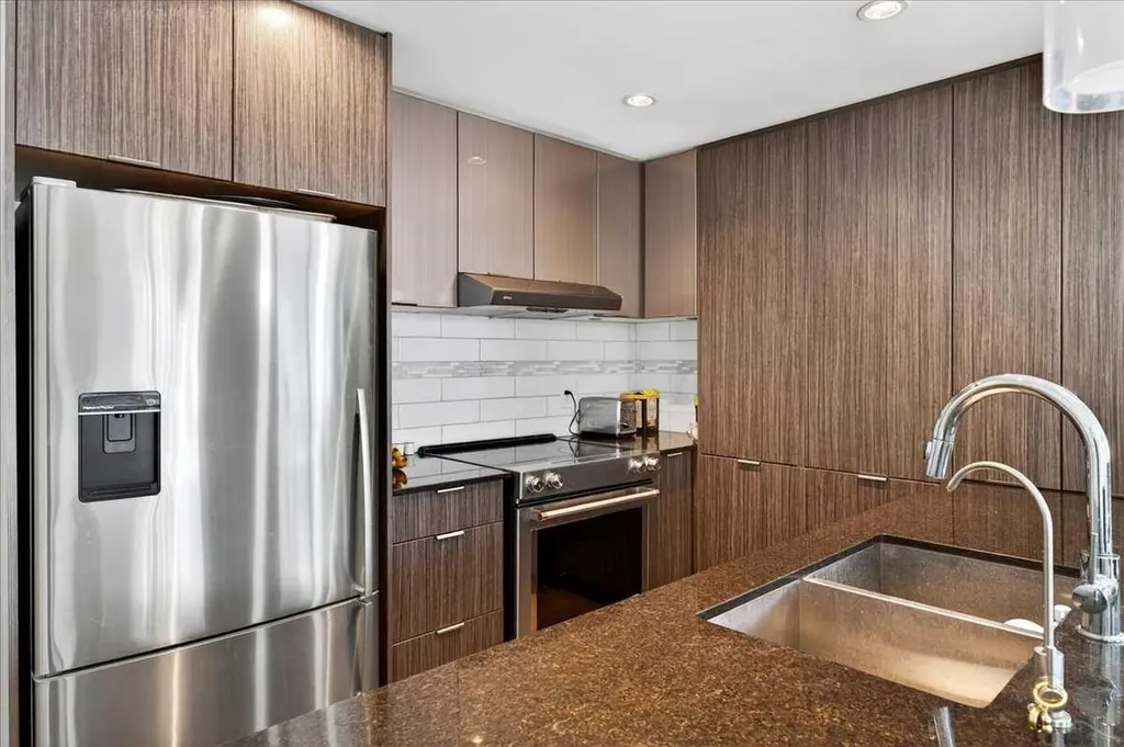 930 6 Avenue SW Calgary AB T2P 1J3