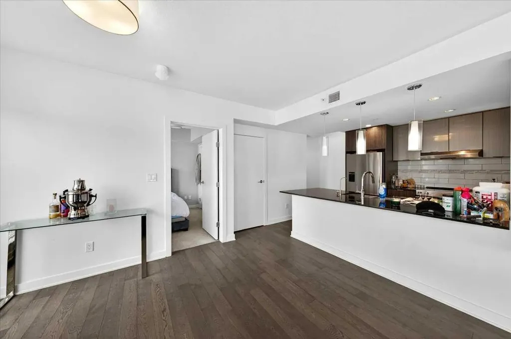 930 6 Avenue SW Calgary AB T2P 1J3