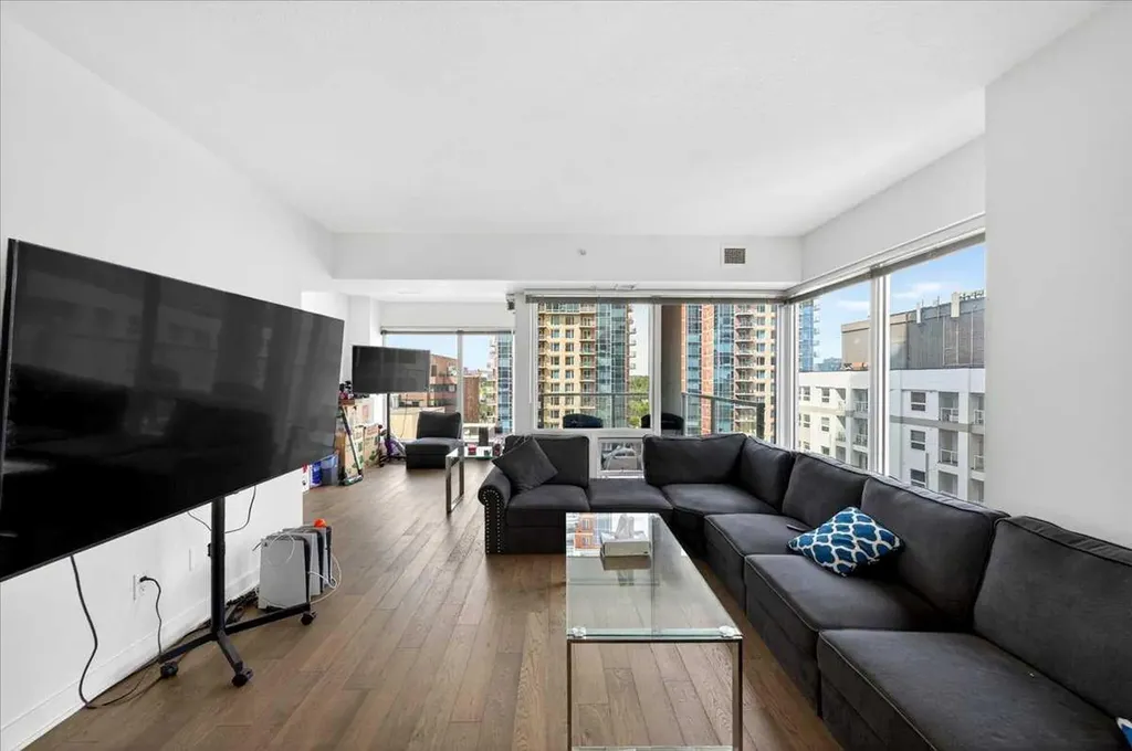 930 6 Avenue SW Calgary AB T2P 1J3