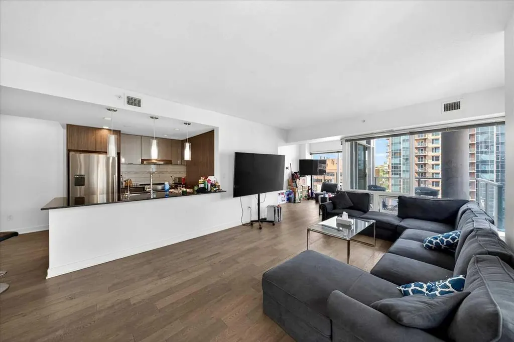 930 6 Avenue SW Calgary AB T2P 1J3