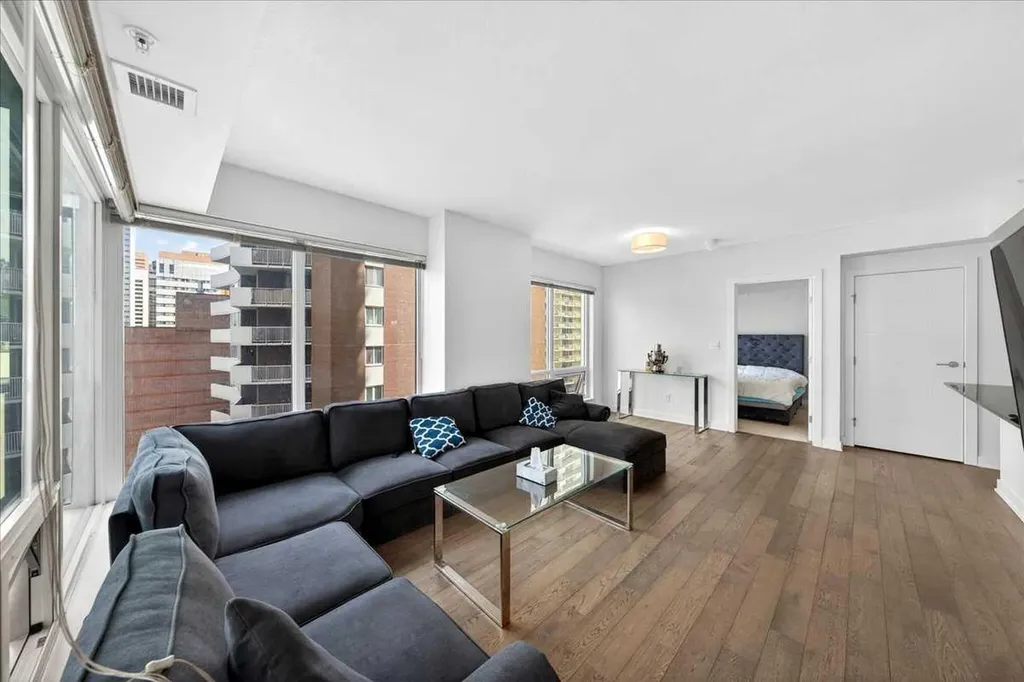 930 6 Avenue SW Calgary AB T2P 1J3