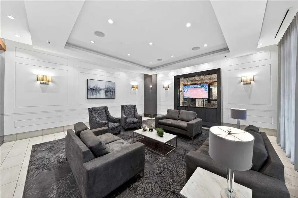 930 6 Avenue SW Calgary AB T2P 1J3