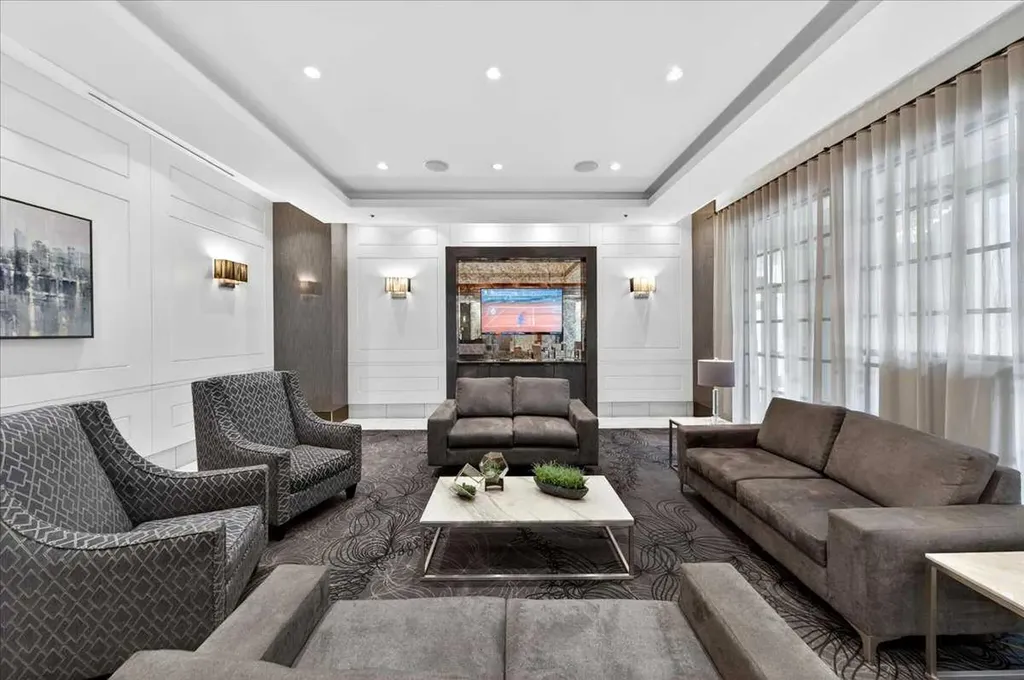 930 6 Avenue SW Calgary AB T2P 1J3
