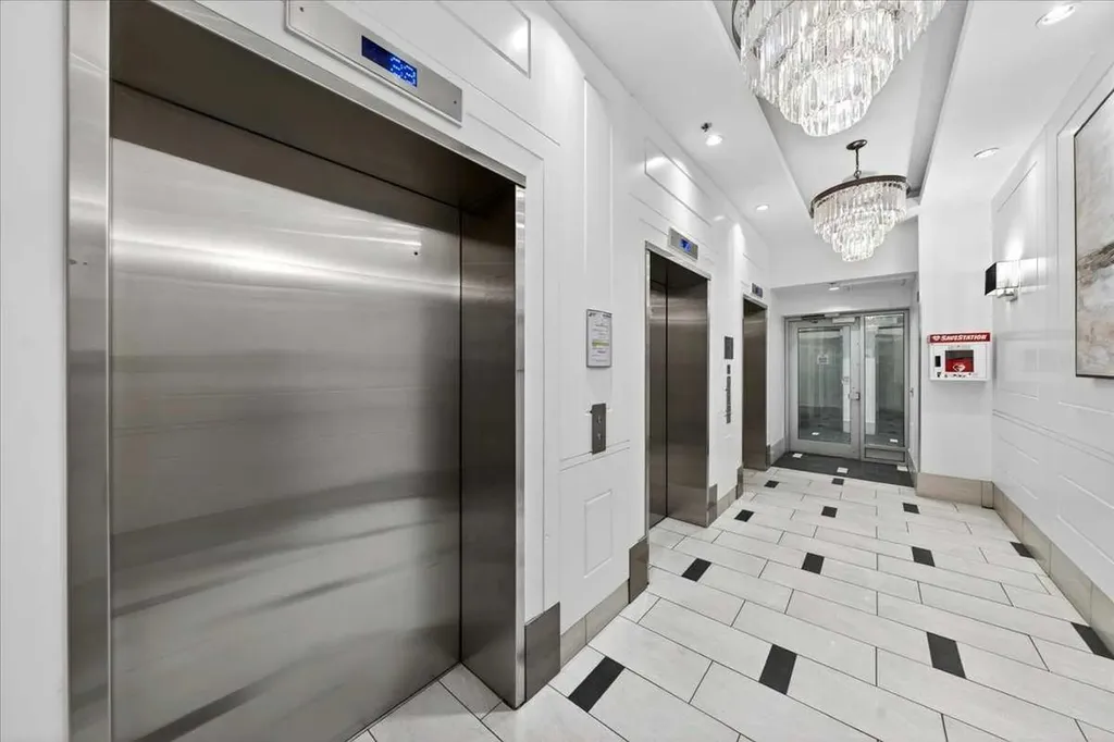 930 6 Avenue SW Calgary AB T2P 1J3