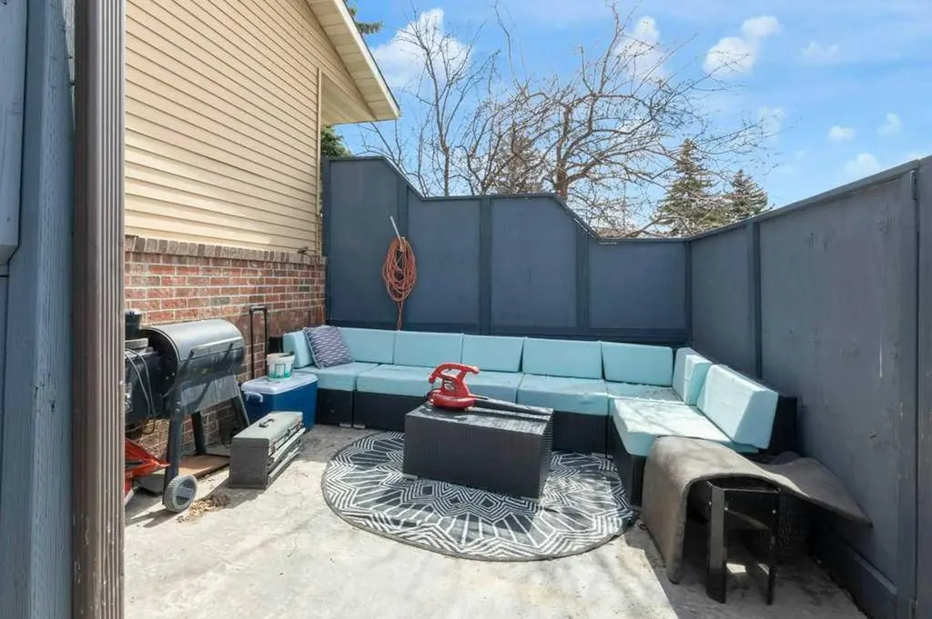 171 Erin Mount Place SE Calgary AB T2B 2T3