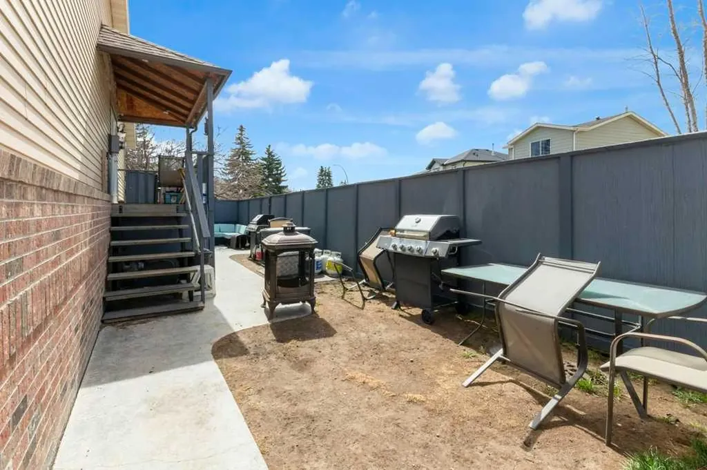 171 Erin Mount Place SE Calgary AB T2B 2T3