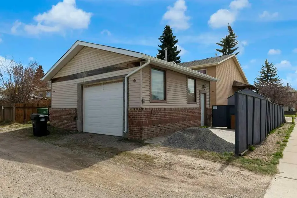 171 Erin Mount Place SE Calgary AB T2B 2T3