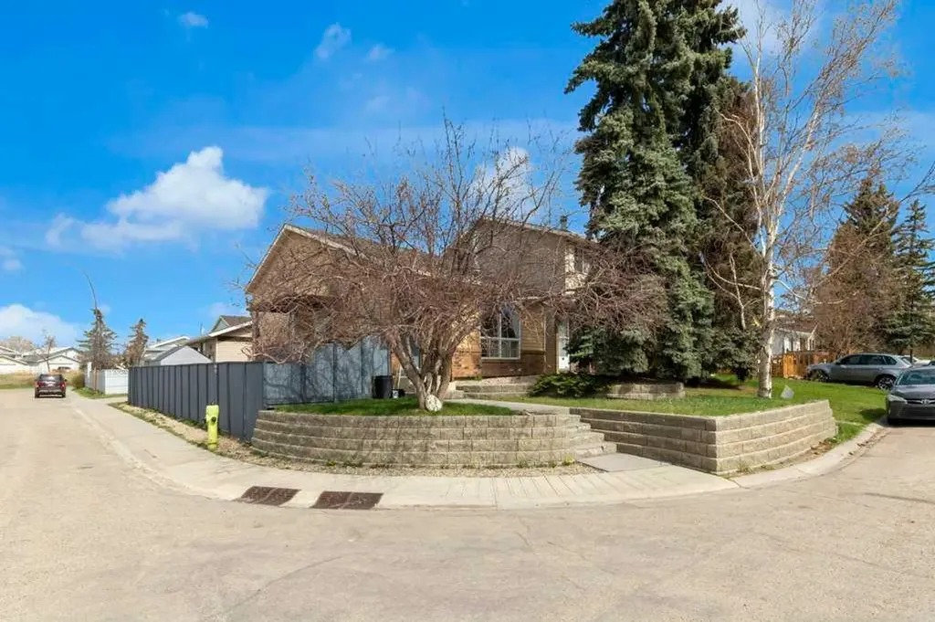 171 Erin Mount Place SE Calgary AB T2B 2T3