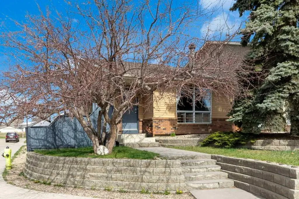 171 Erin Mount Place SE Calgary AB T2B 2T3