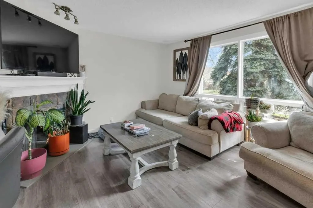 171 Erin Mount Place SE Calgary AB T2B 2T3