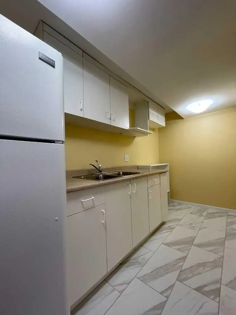 47 Bermuda Way NW Calgary AB T3K 1H1