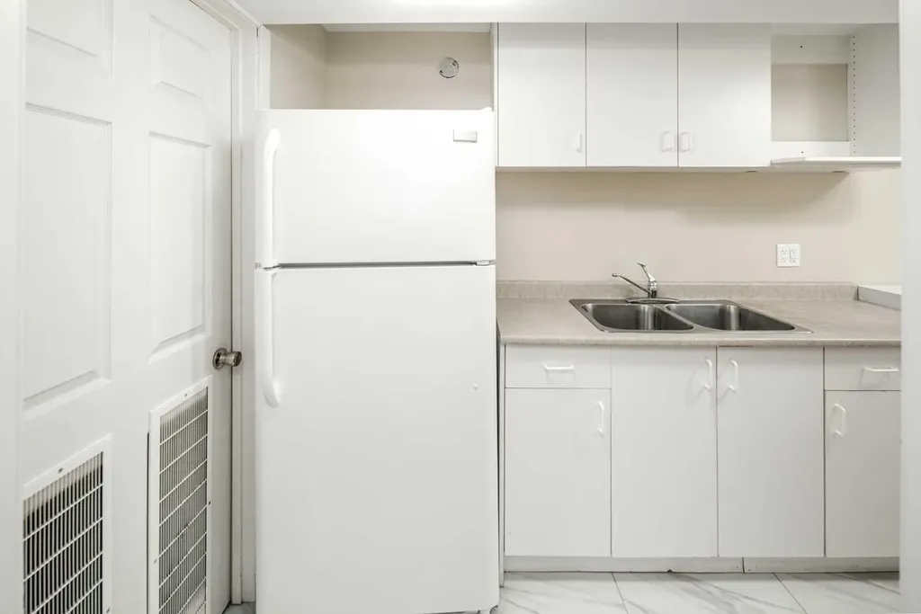 47 Bermuda Way NW Calgary AB T3K 1H1