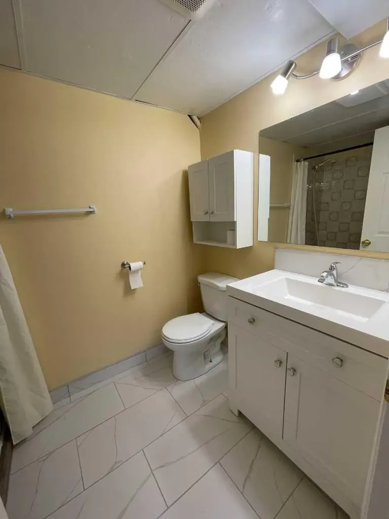 47 Bermuda Way NW Calgary AB T3K 1H1