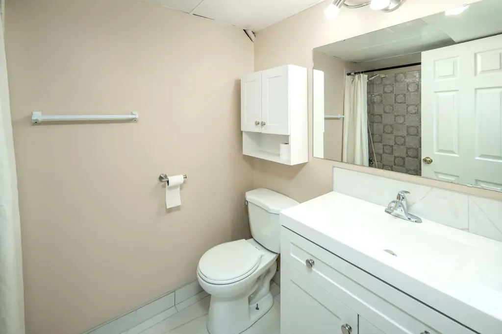 47 Bermuda Way NW Calgary AB T3K 1H1