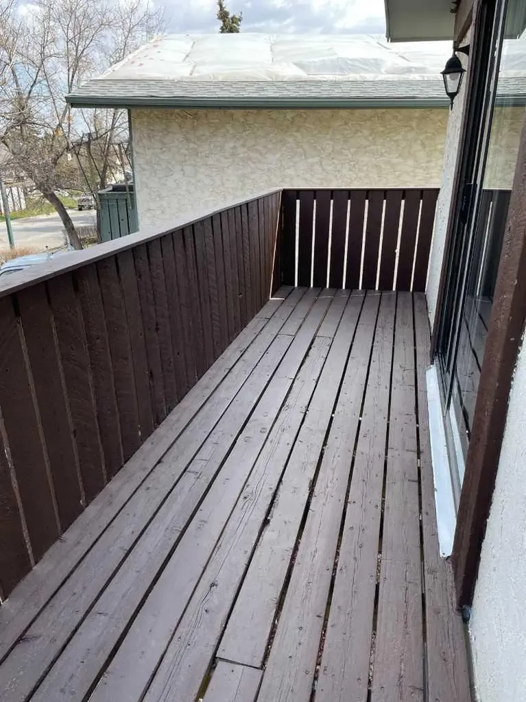47 Bermuda Way NW Calgary AB T3K 1H1