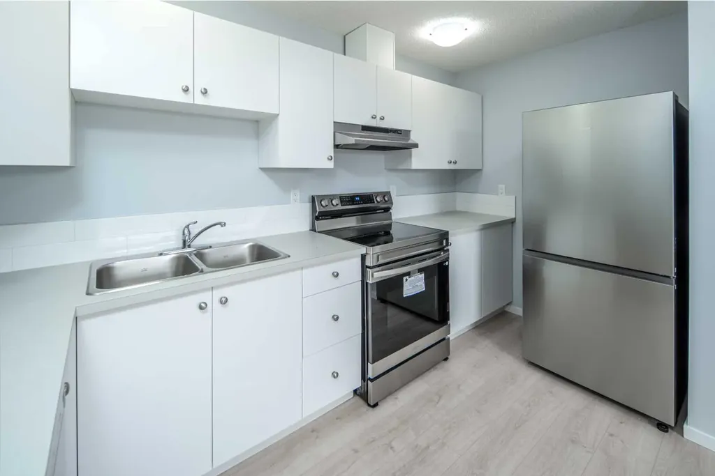 47 Bermuda Way NW Calgary AB T3K 1H1