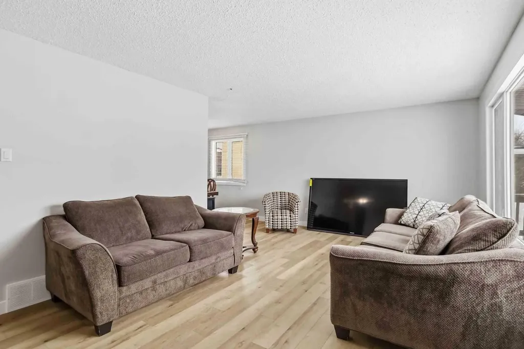 13 Mcleod Street Fort Mcmurray AB T9H 1Z4