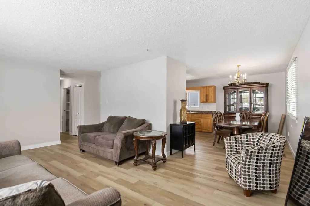 13 Mcleod Street Fort Mcmurray AB T9H 1Z4