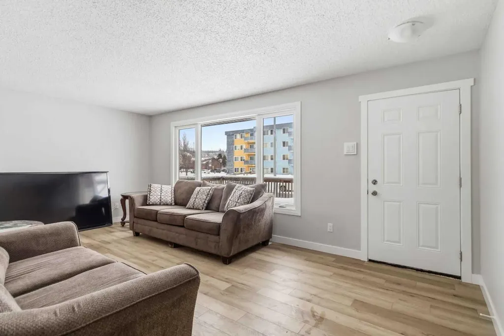 13 Mcleod Street Fort Mcmurray AB T9H 1Z4