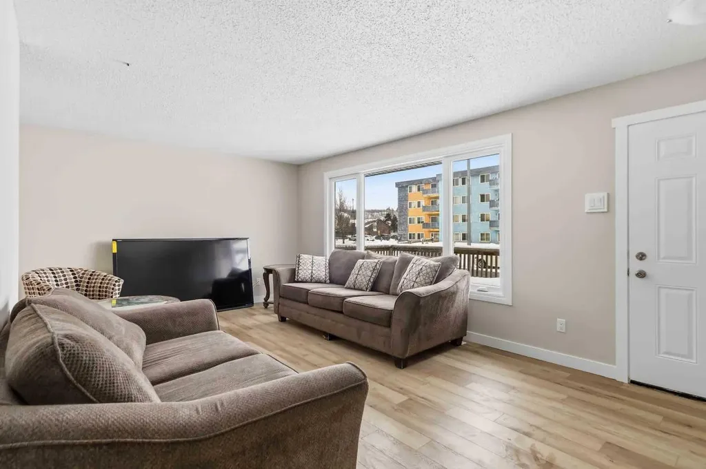 13 Mcleod Street Fort Mcmurray AB T9H 1Z4