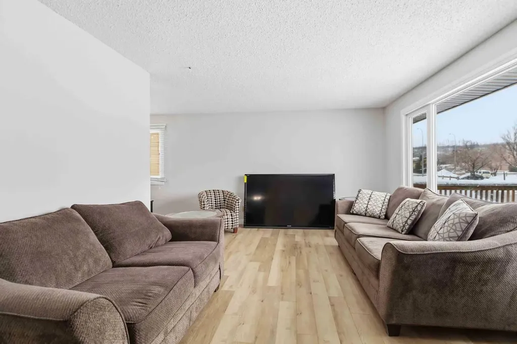 13 Mcleod Street Fort Mcmurray AB T9H 1Z4