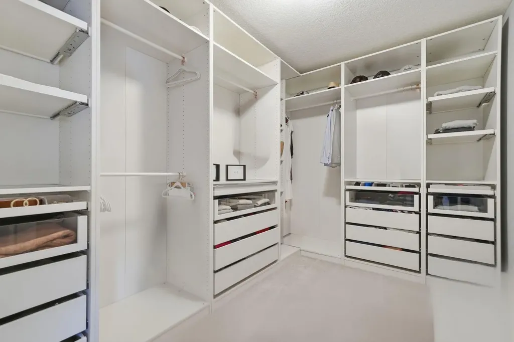 902 Bluerock Way SW Calgary AB T2Y 0S5