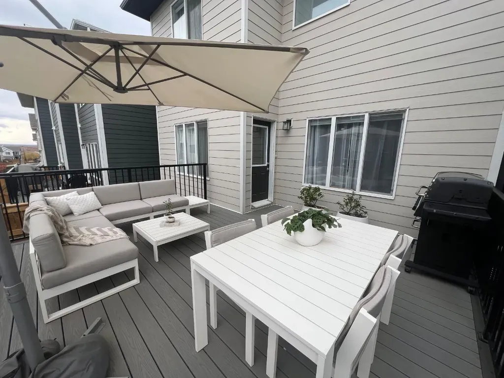 902 Bluerock Way SW Calgary AB T2Y 0S5