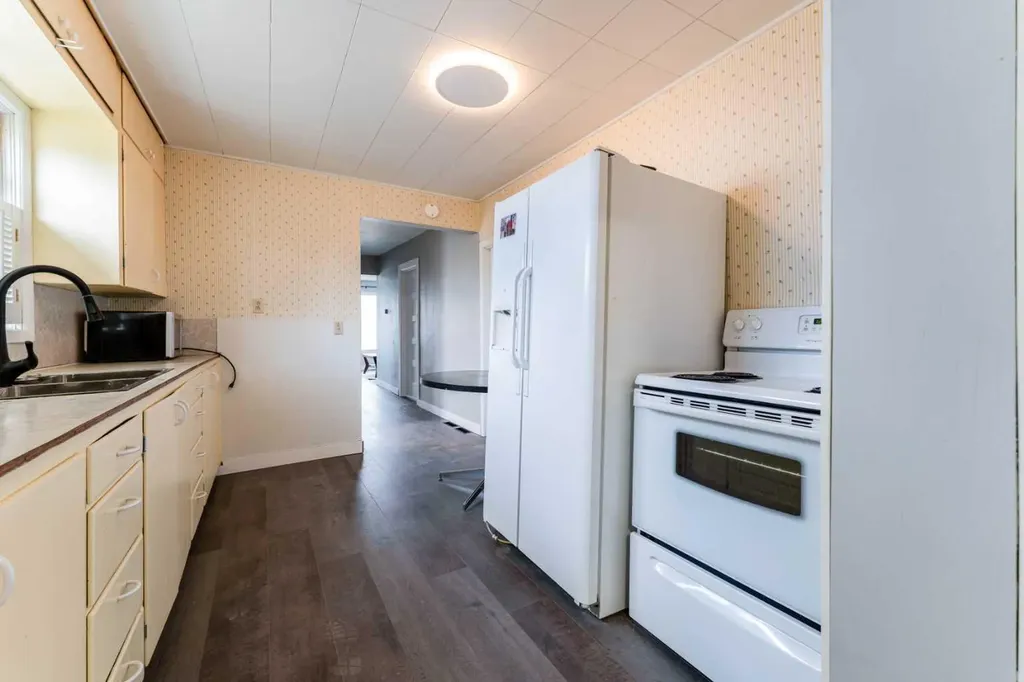 307 1 Avenue S Coutts AB T0K 0N0