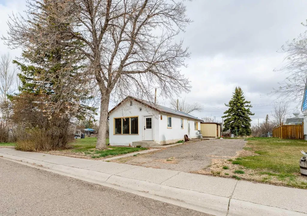 307 1 Avenue S Coutts AB T0K 0N0