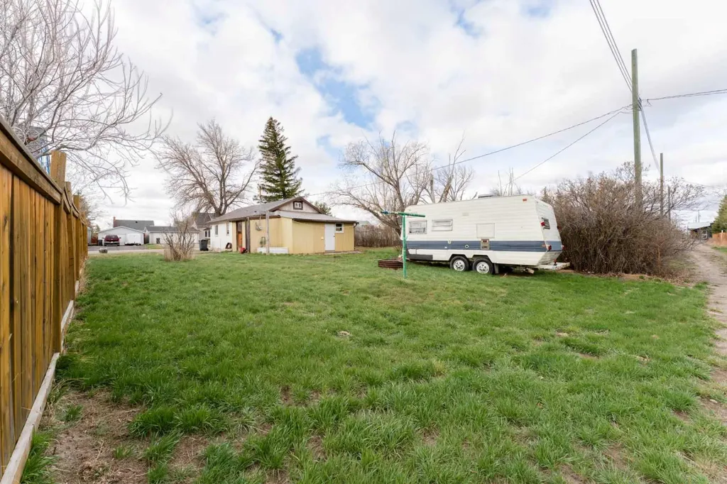307 1 Avenue S Coutts AB T0K 0N0