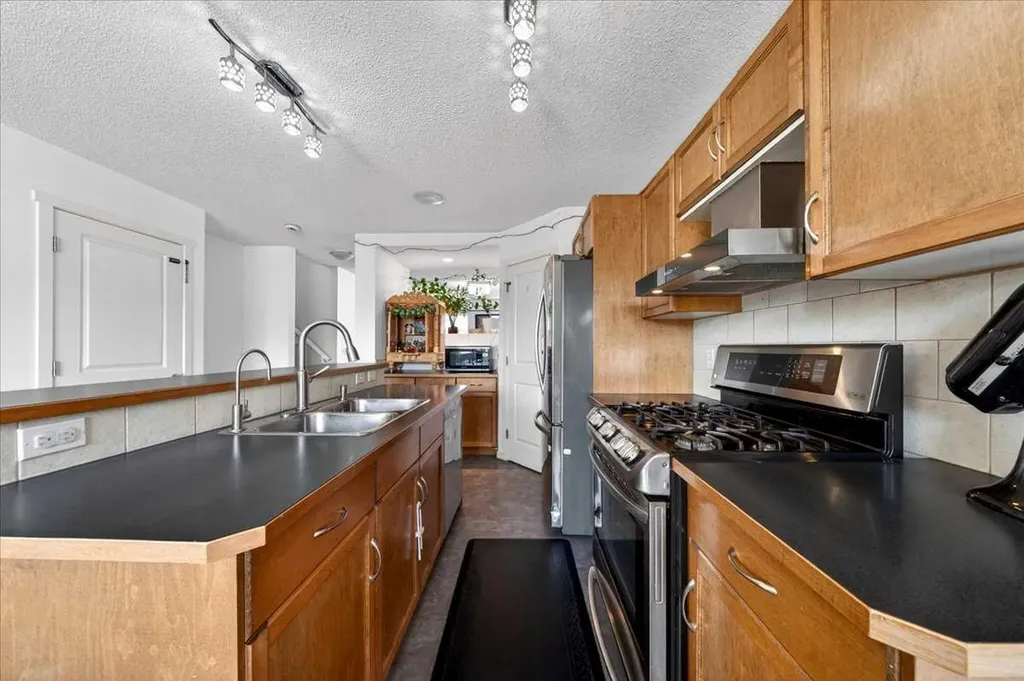 244 Silverado Range View SW Calgary AB T2X 0C8