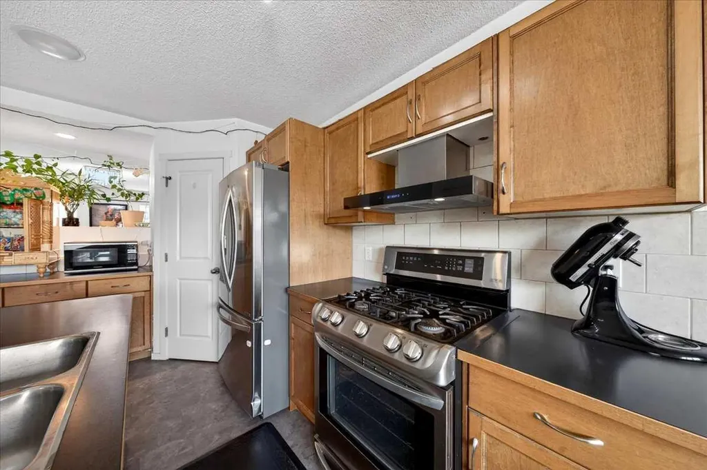 244 Silverado Range View SW Calgary AB T2X 0C8