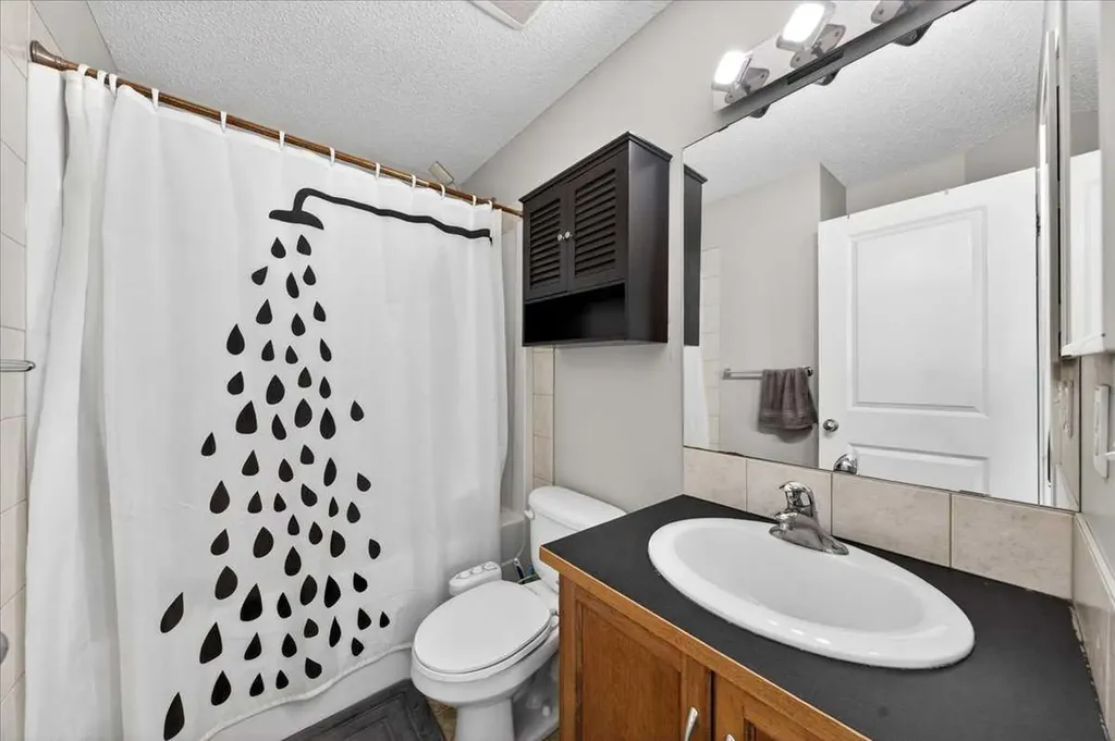 244 Silverado Range View SW Calgary AB T2X 0C8