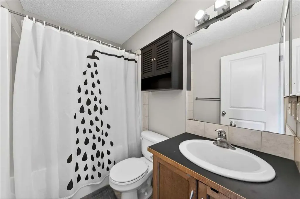 244 Silverado Range View SW Calgary AB T2X 0C8