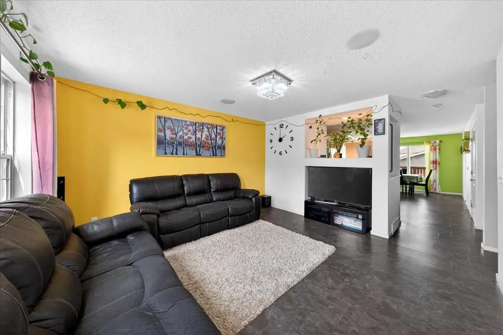 244 Silverado Range View SW Calgary AB T2X 0C8